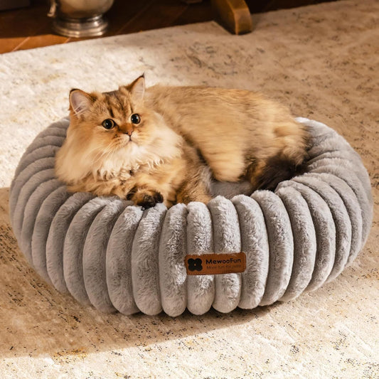 Washable donut cat bed for cats, kittens, and small dogs – fluffy, calming, and non-slip in grey