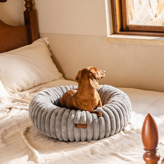 Washable donut cat bed for cats, kittens, and small dogs – fluffy, calming, and non-slip in grey